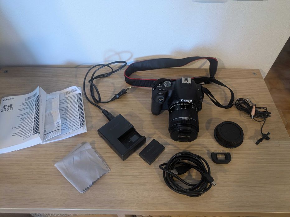Canon EOS 200D + lente kit + acessórios — excelente estado