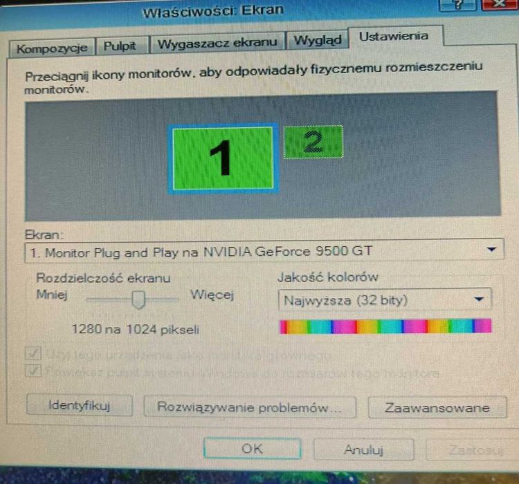 Komputer PC z monitorem