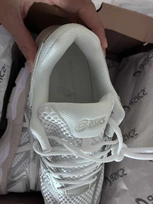 Ténis Asics GEL-Kayano 14 (Cream / Silver) – Tam. 42 – Como Novos / Originais