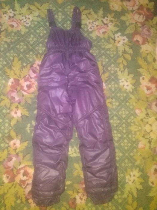 Брюки зимние на девочку 8-9 лет.