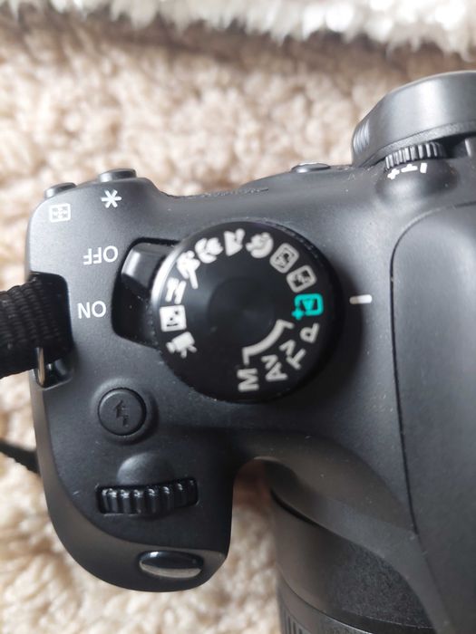Máquina fotográfica canon EOS 1300D
