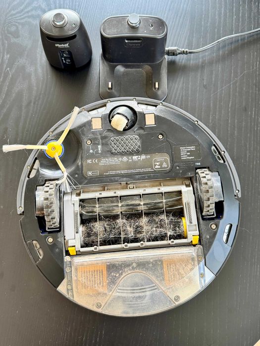 iRobot Roomba 786P używana, nowa bateria, stan bdb wirt sciana latarni