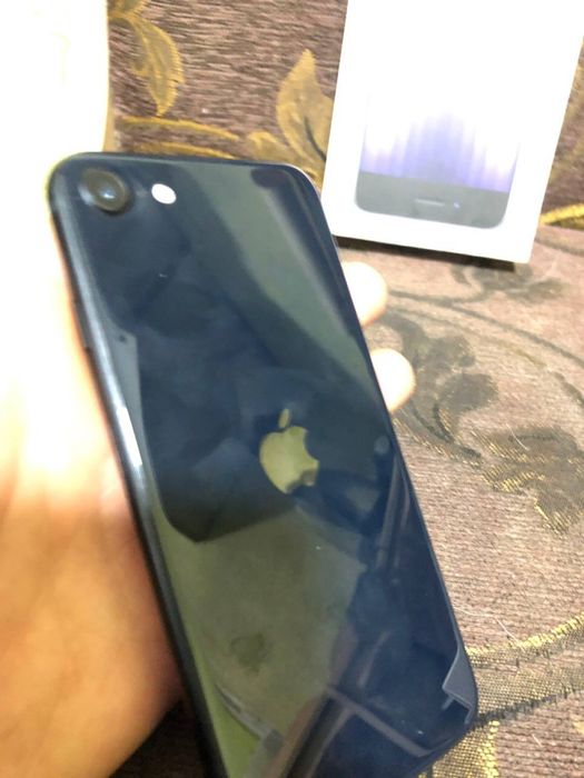 Айфон се 2022. Оригинал! Apple