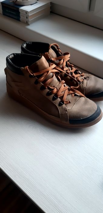 Buty sportowe trekkingowe.