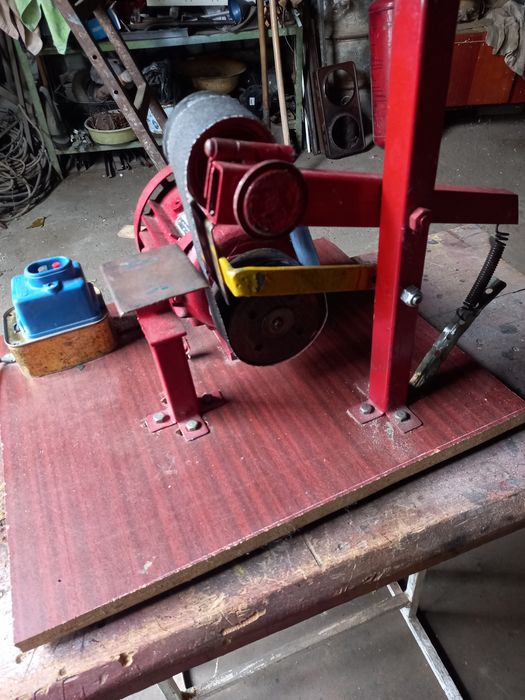 Вертикальний гриндер для обработки метала и дерева