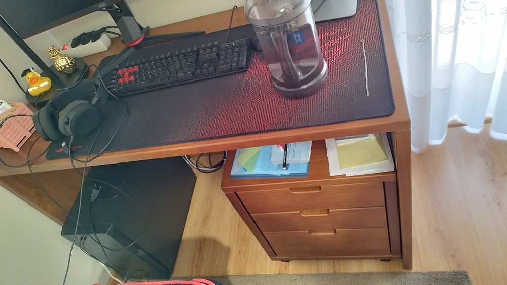 Vende se quarto(pinho maciço)