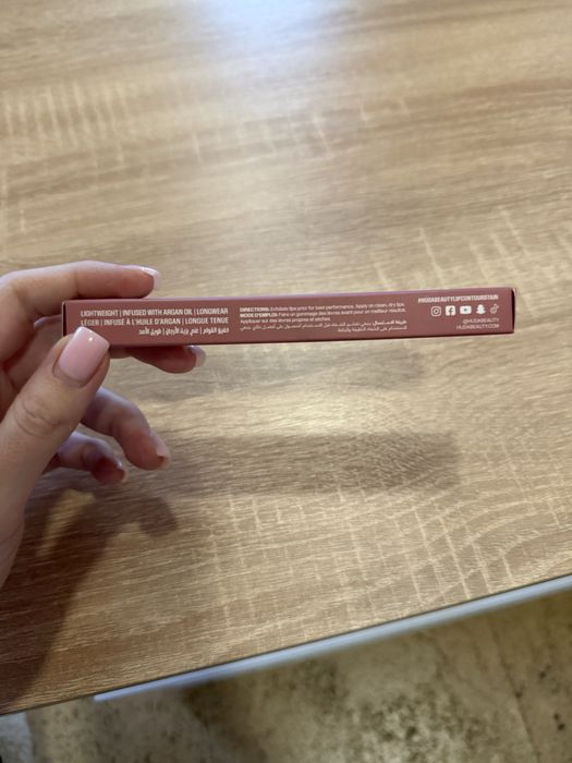 Олівець для губ Huda Beauty