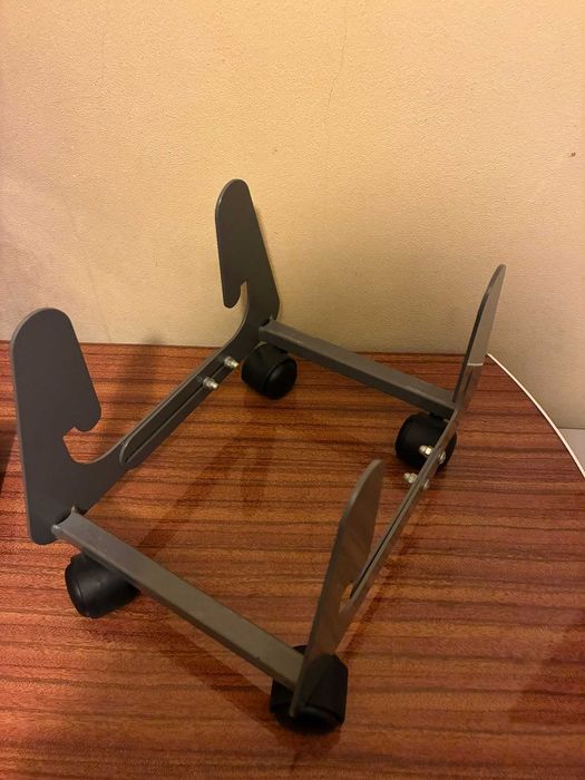 Suporte metálico com rodas para torre de PC ou equipamento técnico