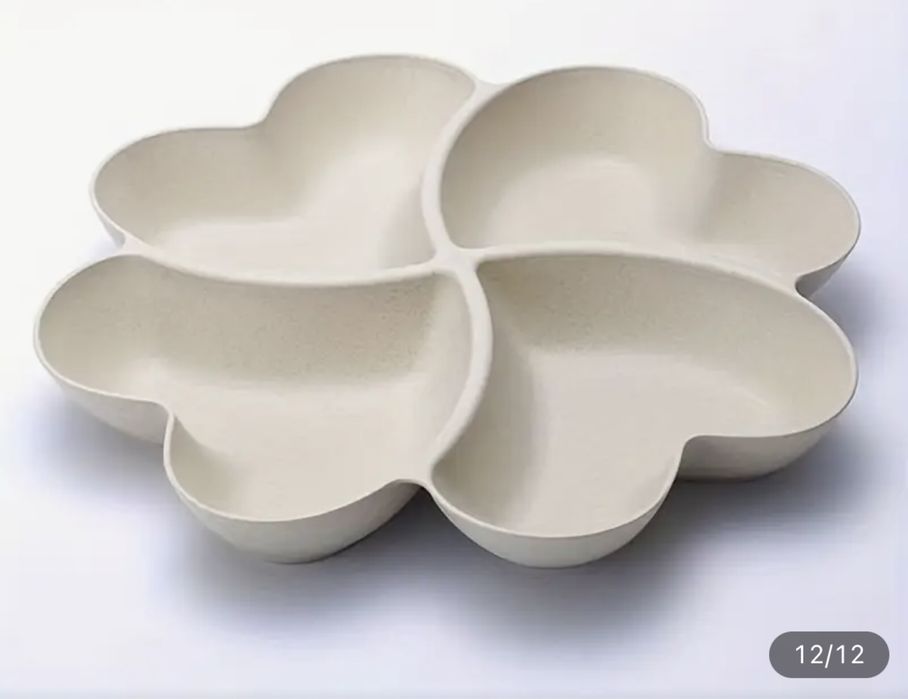 Пластикова тарілка у вигляді сердець