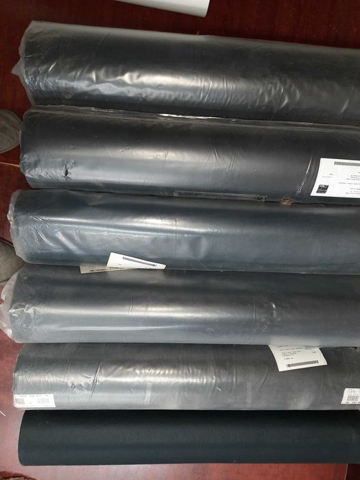 Klejonka flizelina czarna grubości 32g/m2 szerokości 90 cm-200m HENSEL