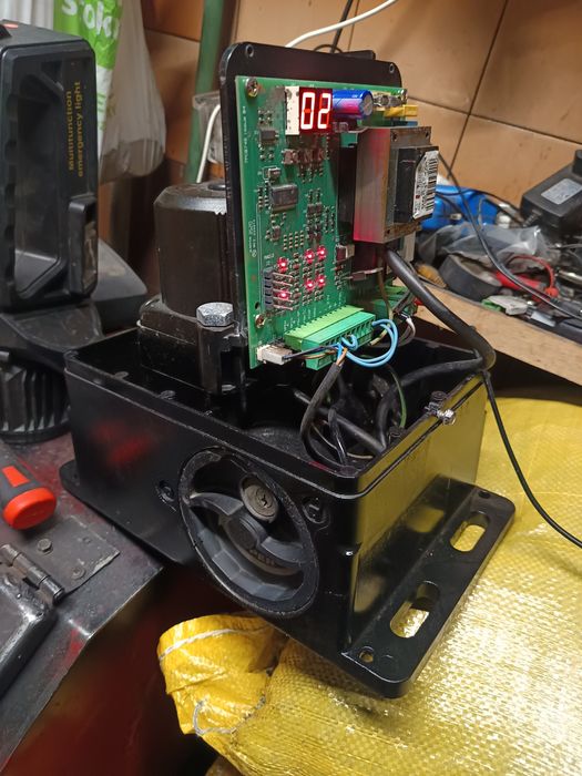 Siłownik do bramy faac 740