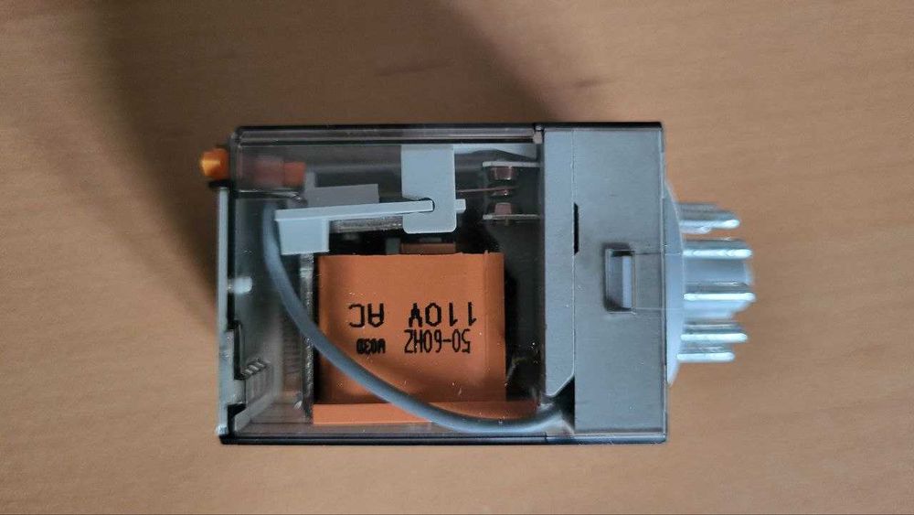 FINDER  110V (230v)10A