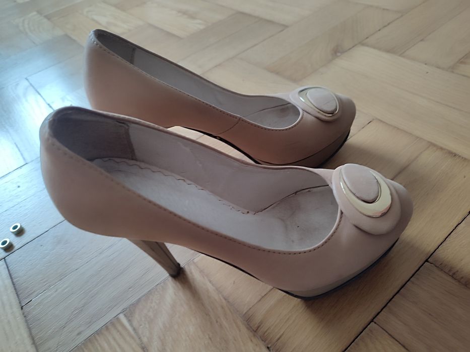 Жіночі туфлі на підборах