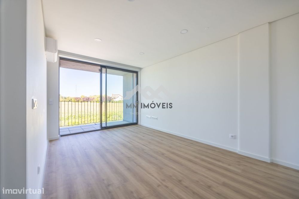 Apartamento T1 Novo |  Polo Universitário  | S. João | Varanda | Garag