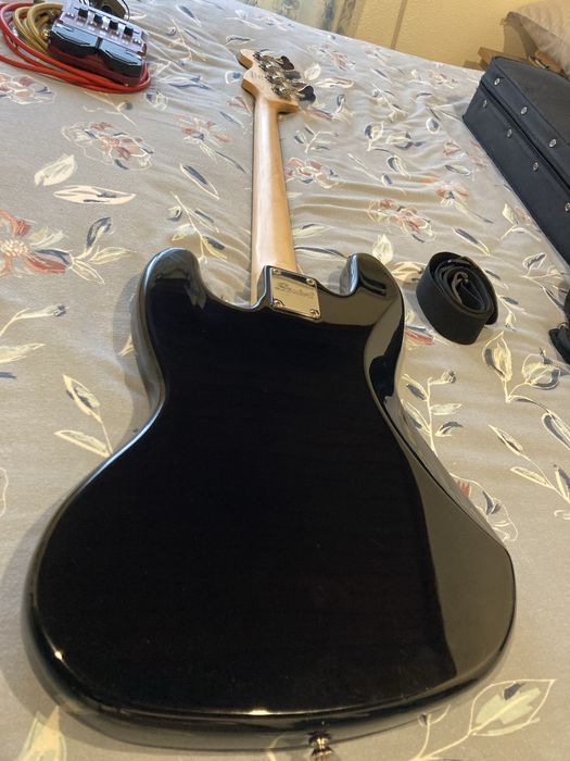 Baixo eletrico squier 4c