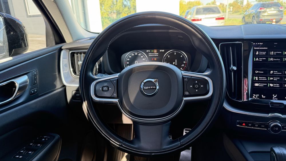 Volvo XC60 2021 2.0 дизель повний привід офіційна