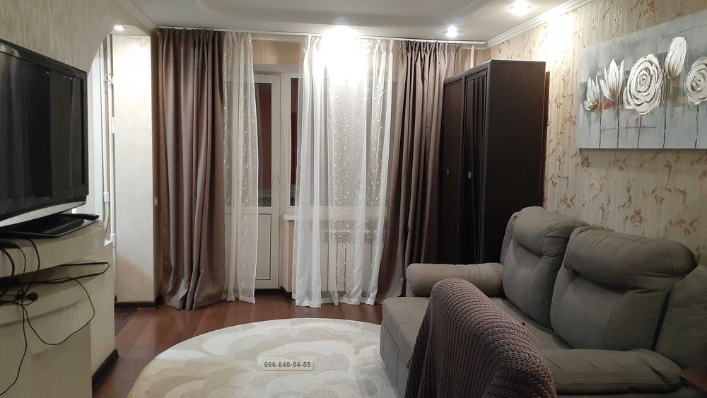 Двокімнатна на Воскресенці по вул. Ірини Бекешкіної.