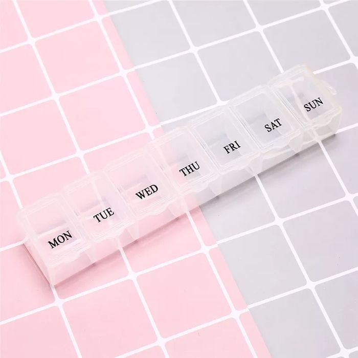 Caixas de medicação simples novas com portes incluídos