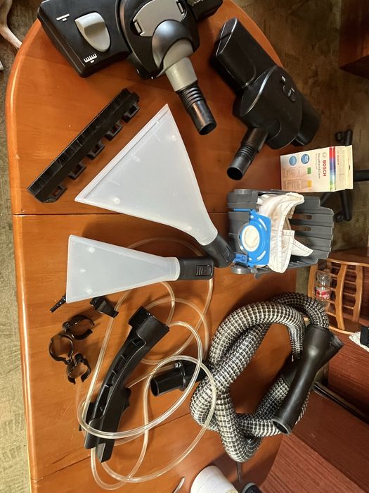 Продам потужний миючий пилосос Bosch Serie 4 AquaWash&Clean BWD41740