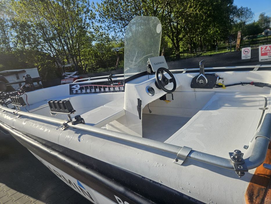 Łódź motorowa wędkarska