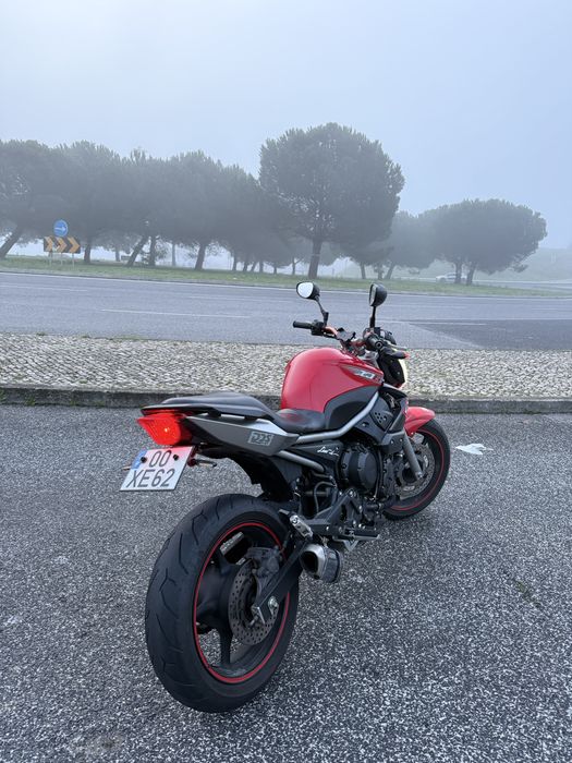 Moto Yamaha XJ6 2012