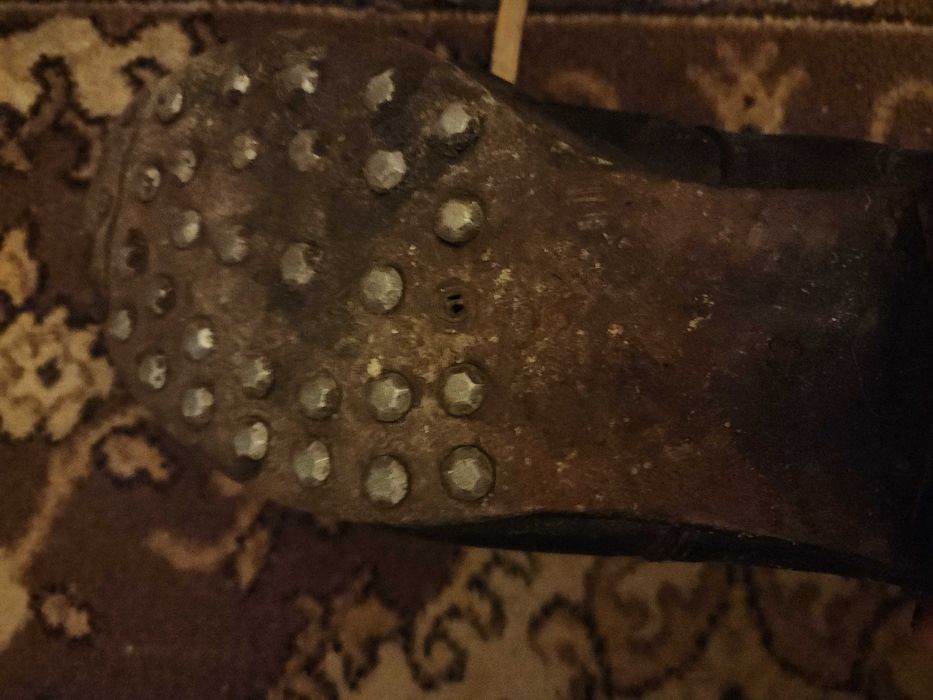 Реставрація речей(протигазів,військової уніформи й інше))