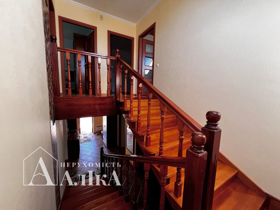 Продам великий маєток в неймовірному місці на березі річки Дністер