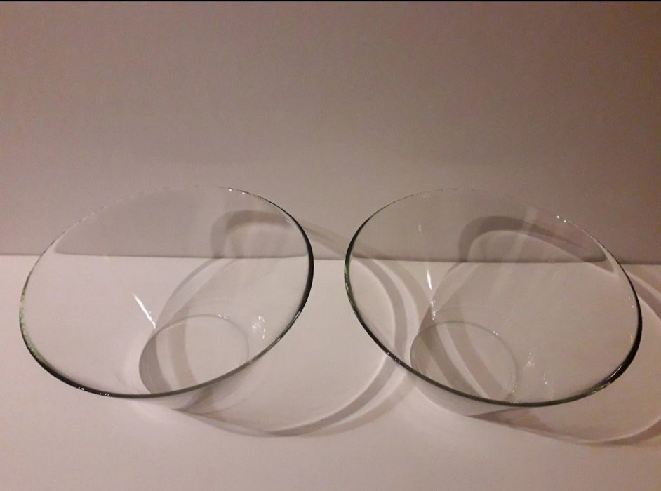 Two large glass goblets435433046740183041