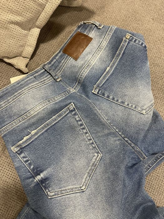 Продам джинсы женские Prada