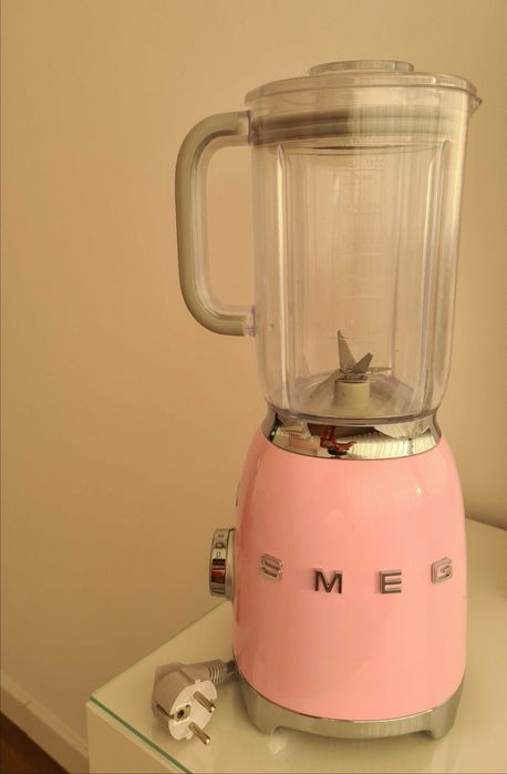 Liquidificadora Smeg rosa