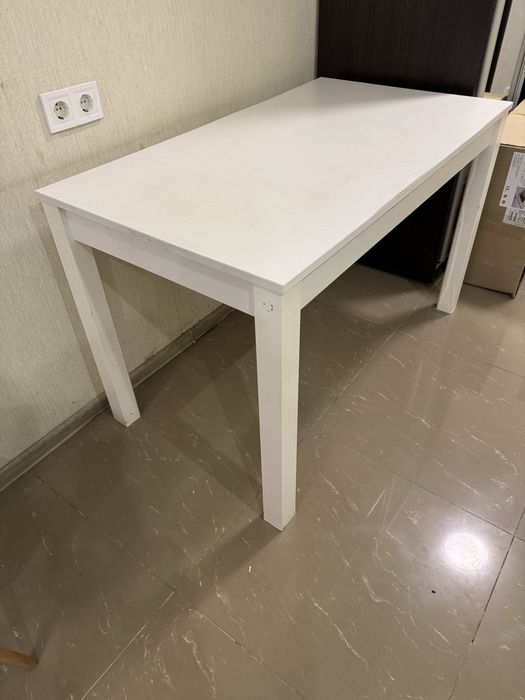 Продам кухонный стол в хорошем состоянии