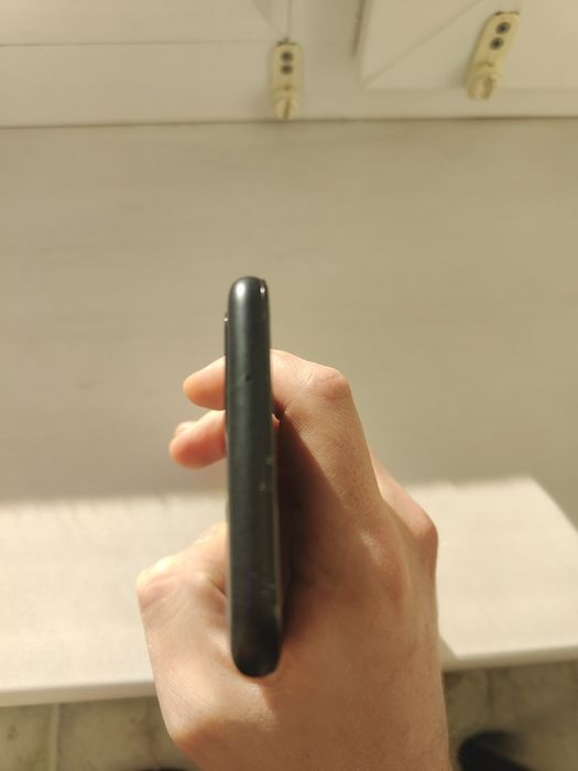 Продам телефон Google Pixel 5(8/128) neverlock + навушники Nokia