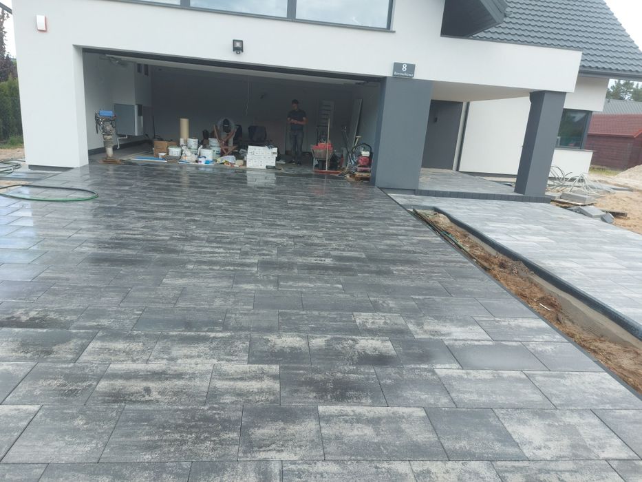 Profesjonalne układanie kostki brukowej. Brukarstwo