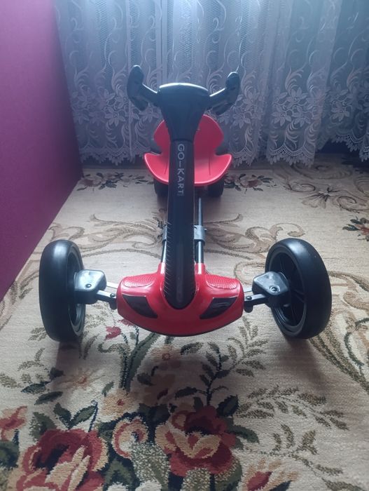 Дитячий автомобіль