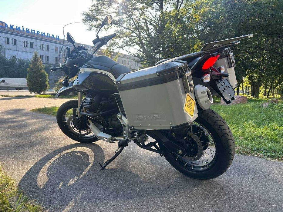 Мотоцикл Moto Guzzi V85TT 2023 рік 4500 км