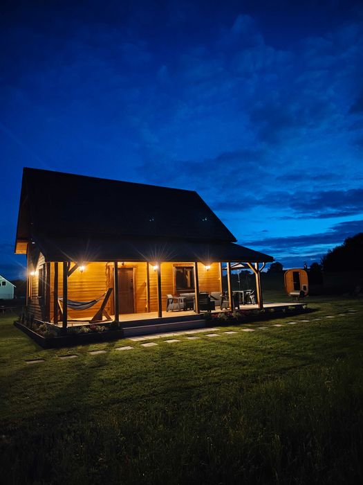Domek na Mazurach z balią, jacuzzi i sauną. Maks 8 osób, klimatyzacja