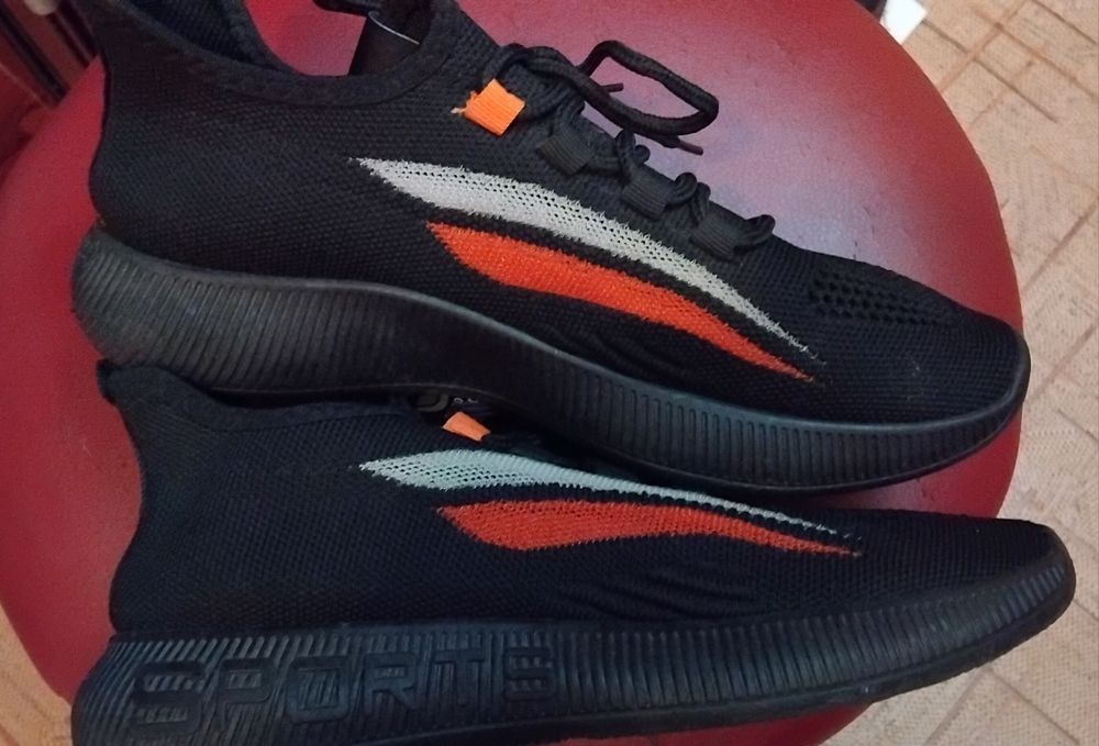 Продам кроссівки-сітка