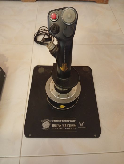 Joystick throttle e pedais hotas warthog