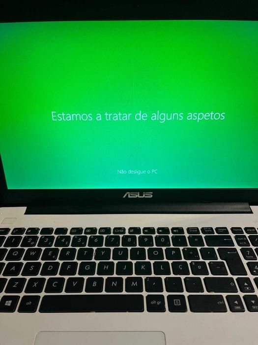 Portátil ASUS Dual-Core RAM4GB Disco 500GB