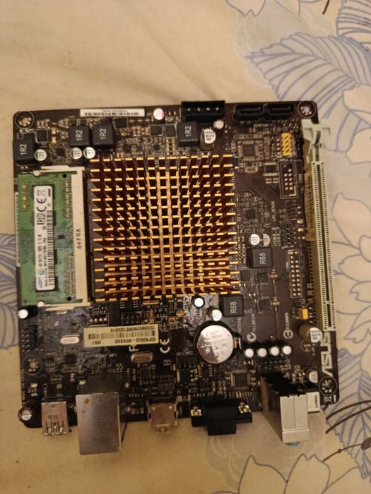 Материнські плати плата MSI K9A2 CF-F. Та ASUS J1800I-C.