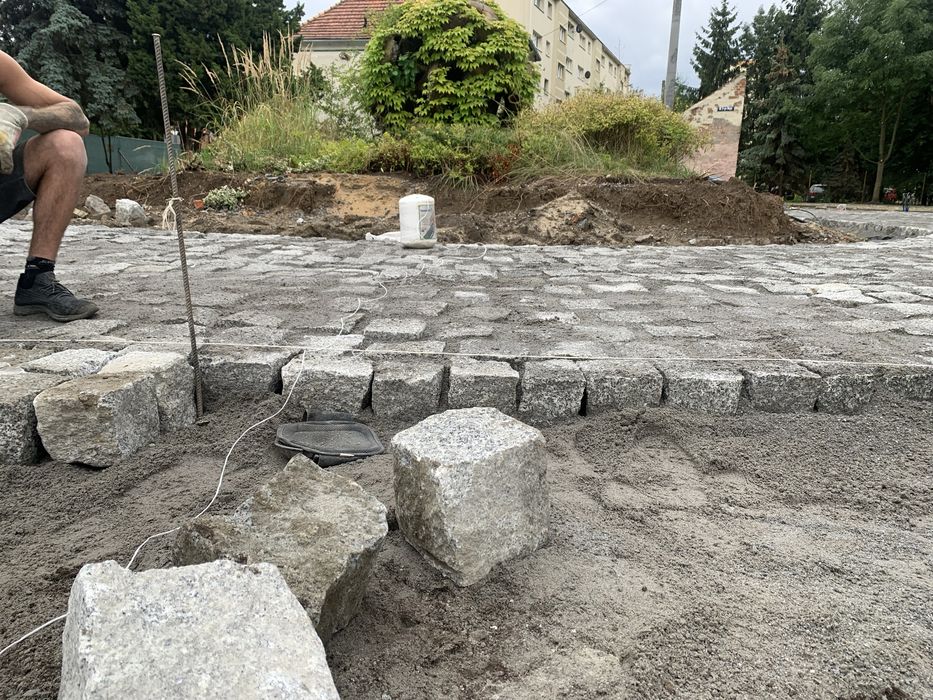 Układanie kostki garnitowej