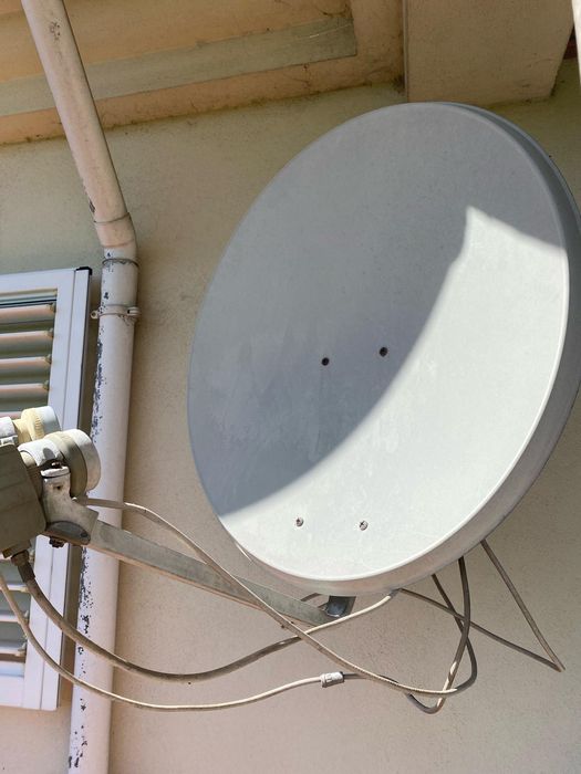 Antena parabólica 67cm diâmetro