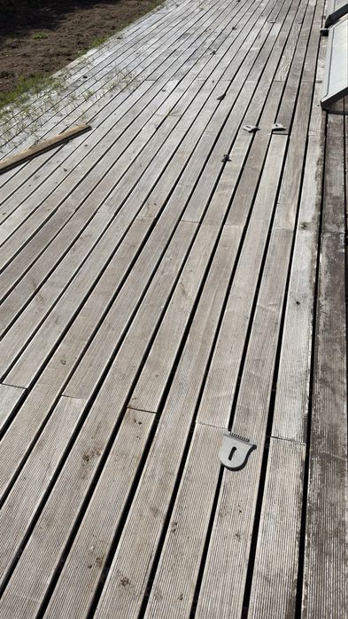 Deck isado em madeira