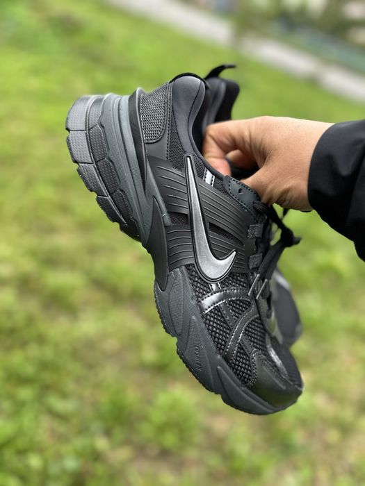 Кросівки NIKE V2K RUN FD0736 001/38.5,40,41,42.5,44,44.5в наявності