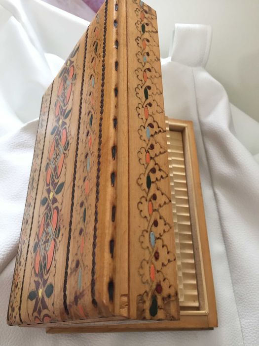 Caixa antiga, cigarrilhas, charutos. Madeira, pintada à mão. Czech rep