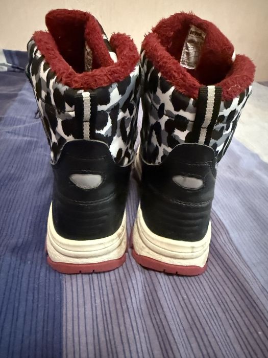 Продам зимові сапожки на дівчинку