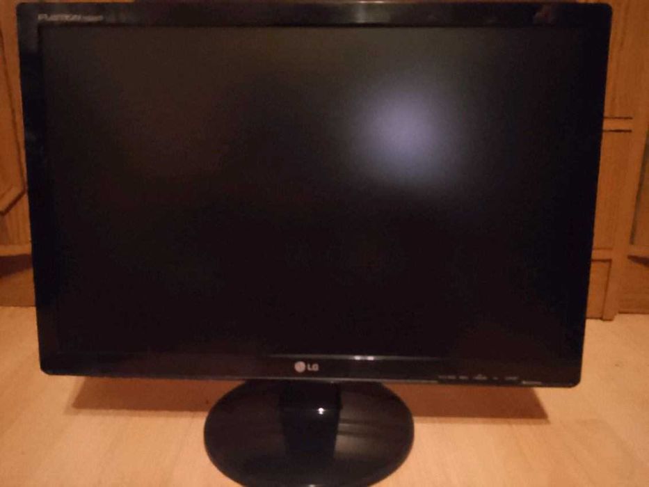 Monitor LCD LG Flatron W2242S-PF 22" używany uszkodzony niedziałający