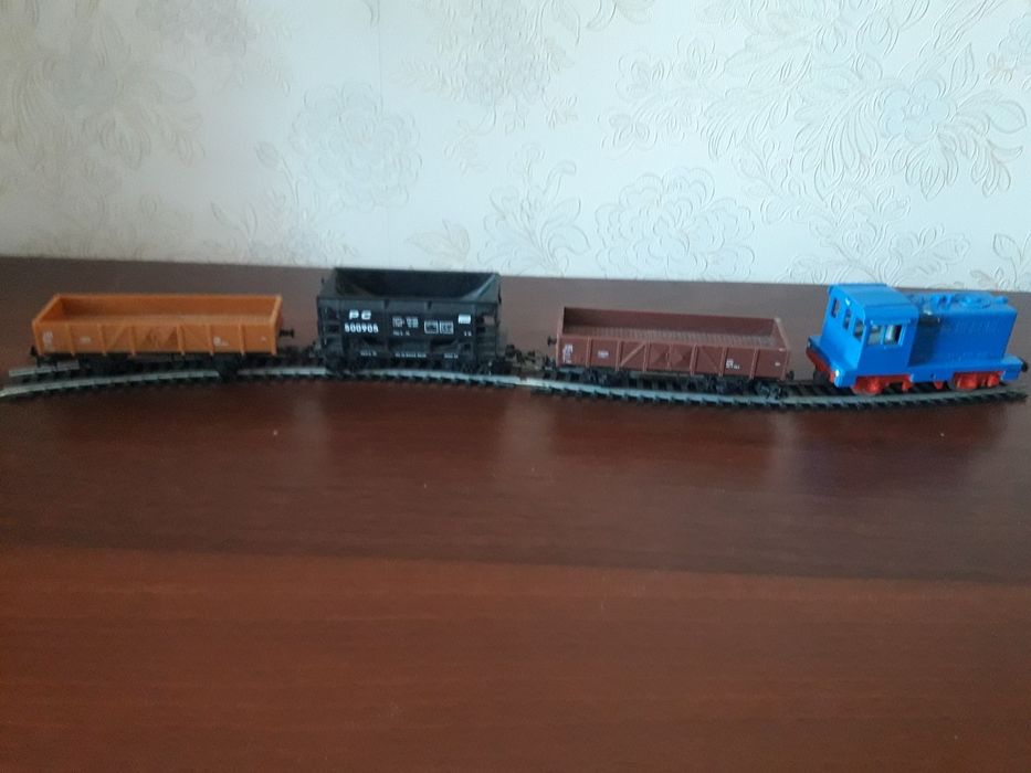 ЖД вагони фірми  PIKO , HO . 16 мм.