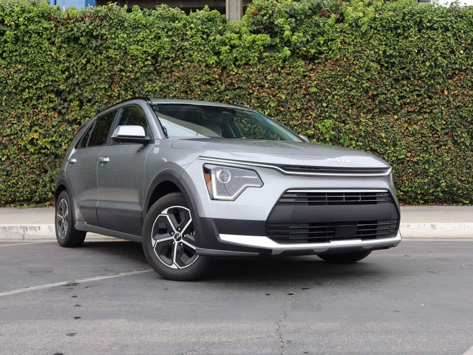 Kia Niro EX      2023