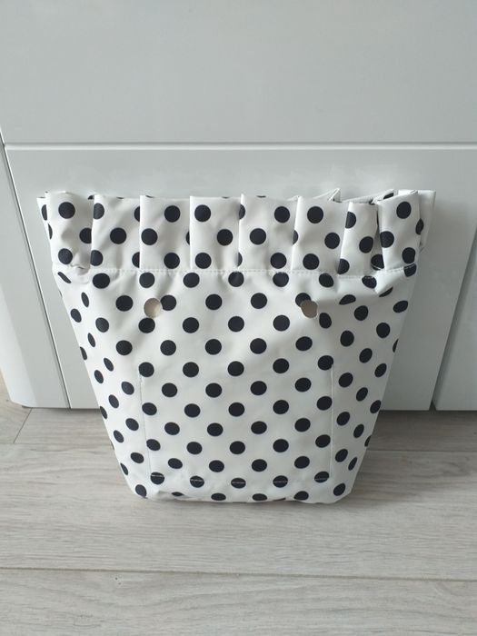 Organizer z falbanką do torebki Obag Mini, biały w kropki